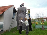 Sněhulák se změnil na Velikonočního zajíce